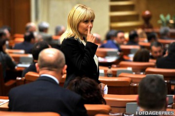Ce face Udrea de 9 ore la DNA?